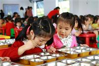 Trẻ táo bón nên ăn gì? Và không nên ăn gì?