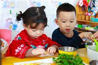 TRẢI NGHIỆM LÀM PHỞ CUỐN CÙNG CÁC BÉ KHỐI HOA THƠM